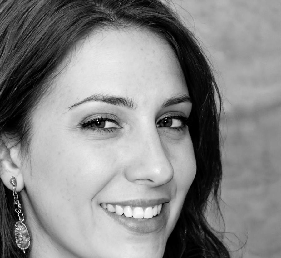 Retrato profesional de Elena Marchetti