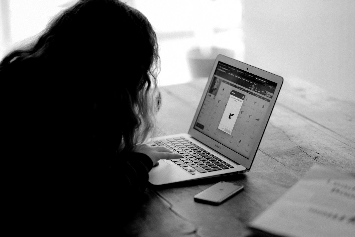 Análisis de datos financieros en tiempo real en las oficinas de dexporalivane